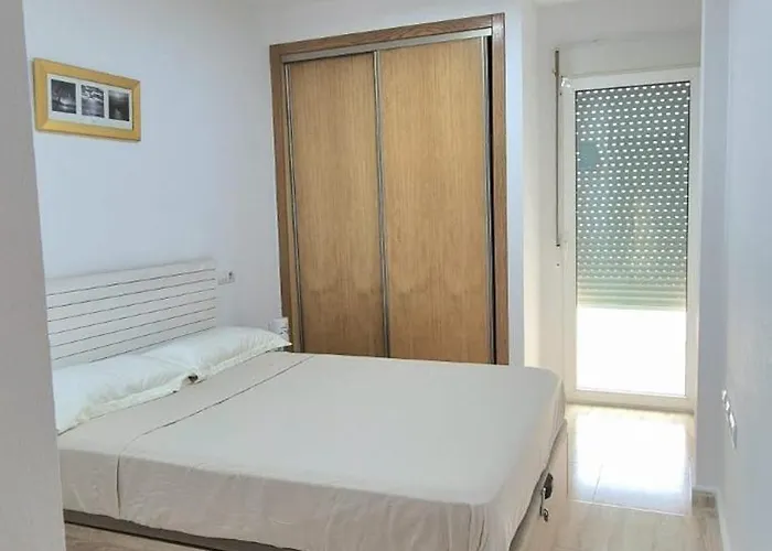 Cozy With Private Parking Near Center And