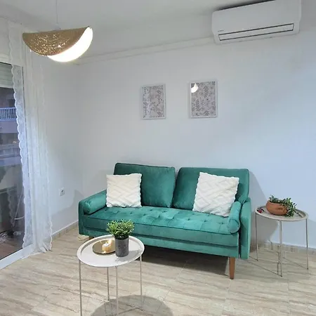 Lejlighed Cozy With Private Parking Near Center And *