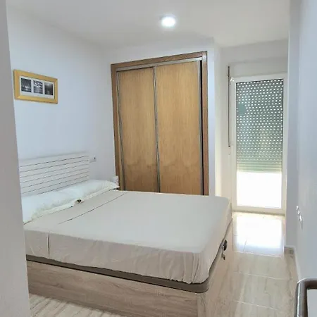 Cozy With Private Parking Near Center And