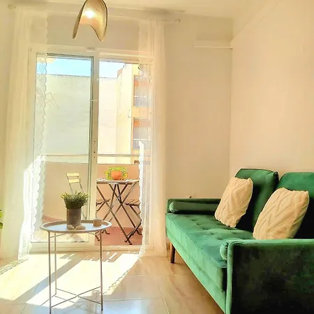 Апартаменты Cozy With Private Parking Near Center And Торевьиа