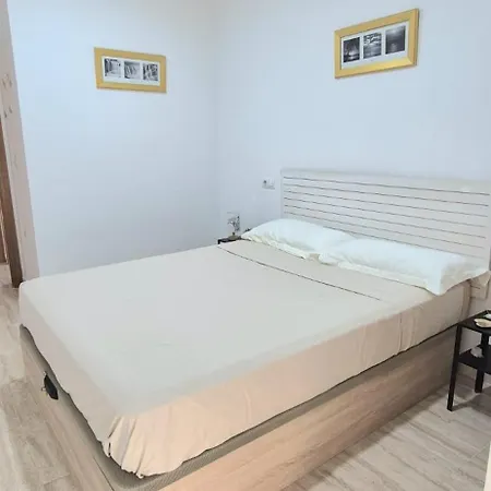 Апартаменты Cozy With Private Parking Near Center And